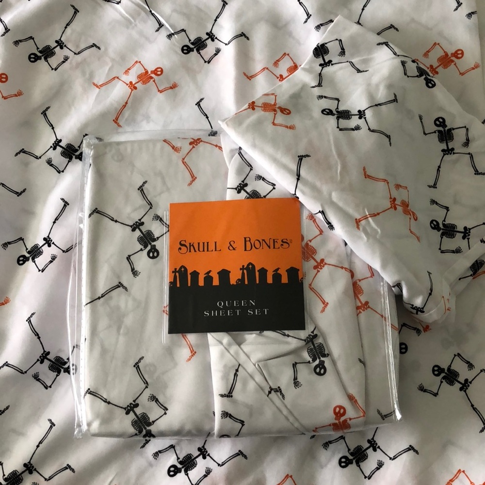 Halloween. Skull & Bones  Flat Sheet